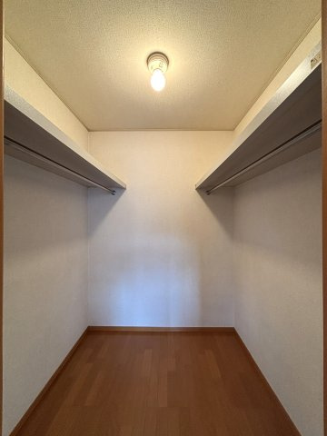 ☆広々としたウォークインクローゼット（各部屋にその他収納あり）☆※他部屋参考画像