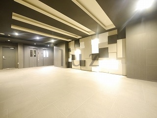 グランドガーラ桜木町駅前のロビー