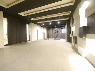 グランドガーラ桜木町駅前のロビー