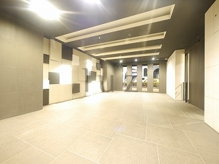 グランドガーラ桜木町駅前のロビー