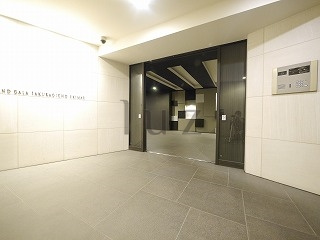 グランドガーラ桜木町駅前のエントランス