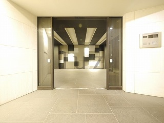 グランドガーラ桜木町駅前のエントランス