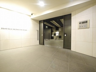 グランドガーラ桜木町駅前のエントランス