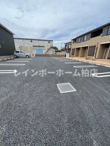 【仲介手数料：50％OFF】対象物件！の駐車場