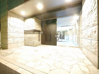 ガーラ横濱関内グランドステージのエントランス