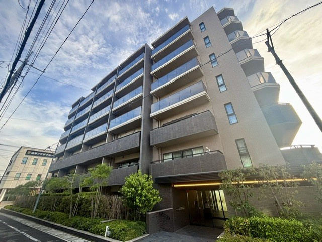 グローリオレジデンス浦和元町の外観|グローリオレジデンス浦和元町の南西面の外観です。2026年8月撮影
