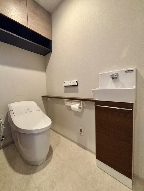 グローリオレジデンス浦和元町のトイレ|多彩な快適機能を備えたシャワートイレを標準装備しました。2026年9月撮影