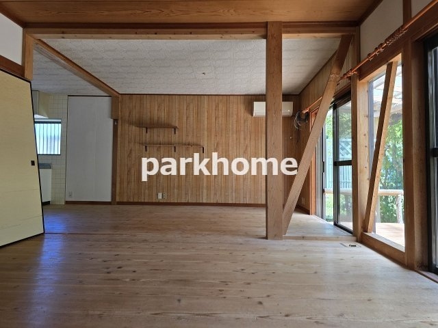 南国市緑ケ丘1丁目　中古戸建の居間・リビング