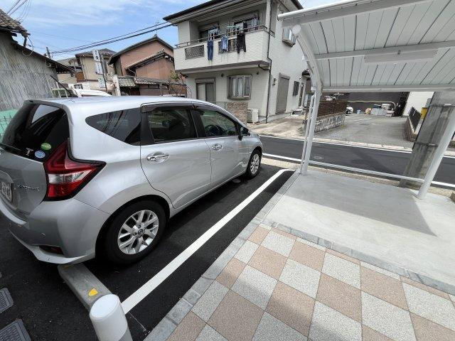 J・セレーノの駐車場