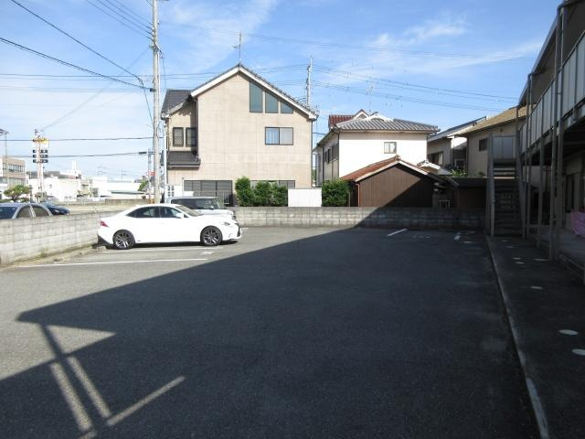 ハイムスエヒロの駐車場