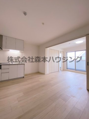 【居間・リビング】 | 　ピレーネ北条Ⅴ | こちらのリビングで趣味の時間をお楽しみください