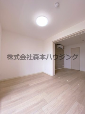 【洋室】 | 　ピレーネ北条Ⅴ | 広々とした洋室です