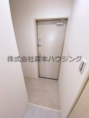【玄関】 | 　ピレーネ北条Ⅴ | ゆったりとした玄関です
