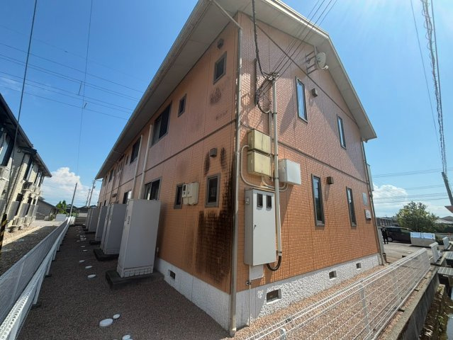 高岡市2棟一括アパートの外観