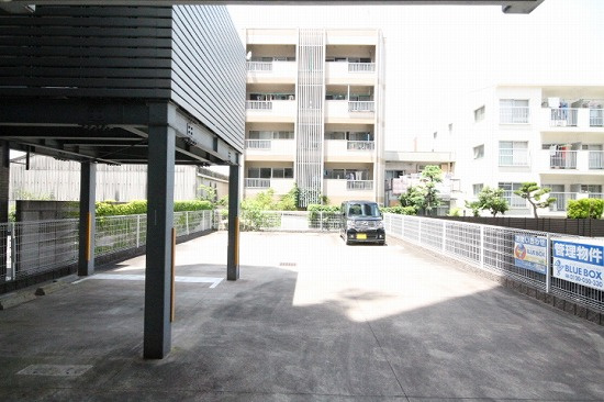 リエス千代田橋の駐車場