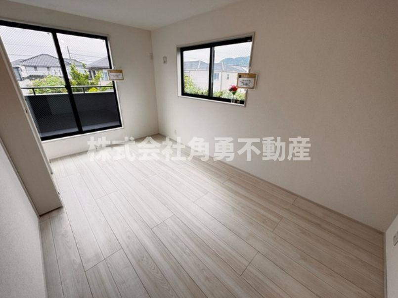 伊勢原市岡崎第2　新築一戸建て　1号棟の内観：施工例|《施工例》洋室