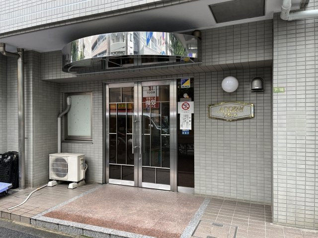 アドリーム千駄木のエントランス
