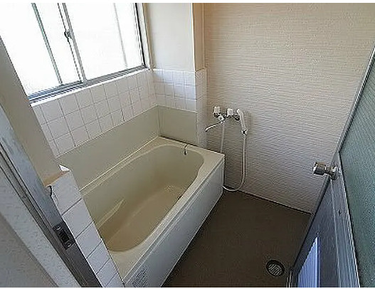 富士マンションの浴室|写真は別のお部屋のものになります。