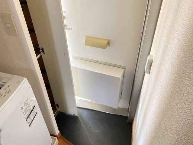 レオパレスアネックスの玄関