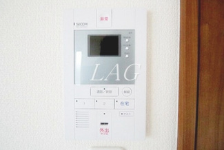 【設備】 | ＳＵＮ　ＳＱＵＡＲＥ（サン　スクエア） | モニター付きインターホンです。