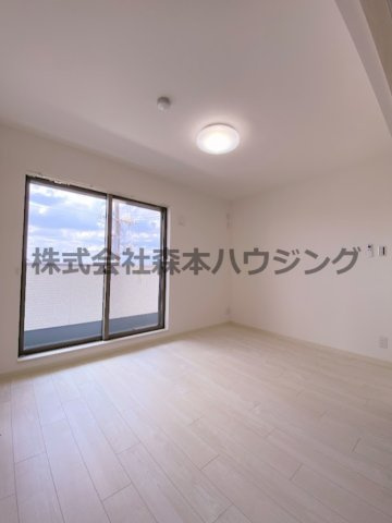 【洋室】 | 　ピレーネ北条Ⅴ | 明るい洋室です