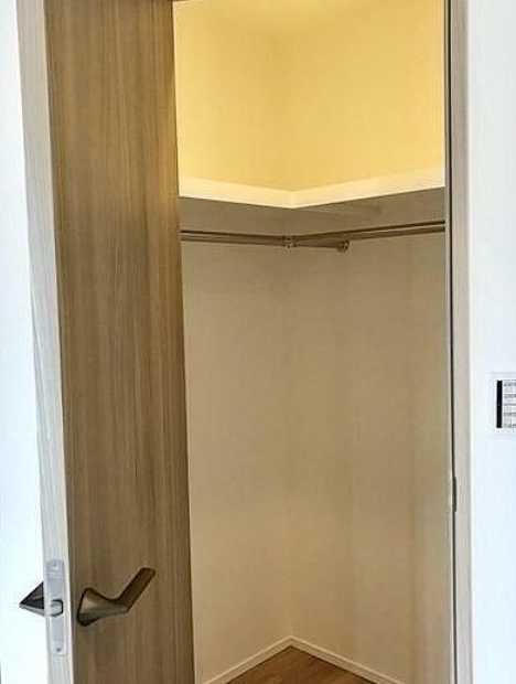 ザ・パークハビオ三軒茶屋　ペット相談可　楽器相談可　オートロックの収納