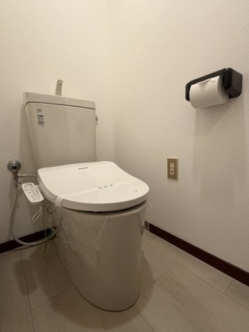 ビバリーハウス青谷壱番館のトイレ|白を基調とした空間は落ち着きをもたらしてくれます♪