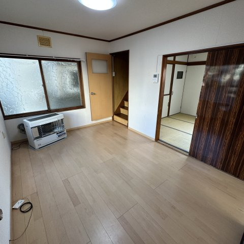 宮の森町3丁目借家群Cの居間・リビング