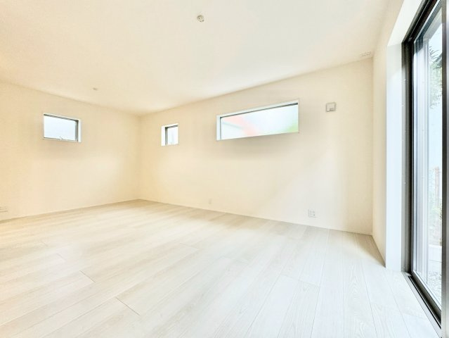 リーブルガーデン　瀬戸市松原町三丁目　全2棟の居間・リビング|家族が自然と集まる広々としたリビング。お子様の成長を見守りながら過ごせます。									
									