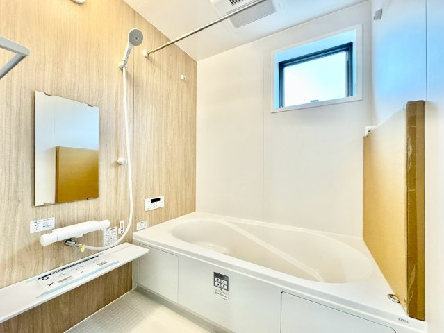 リーブルガーデン　瀬戸市松原町三丁目　全2棟の浴室|ゆったりくつろげる浴室で、一日の疲れをやさしく癒してくれそうな、心地よい空間です。									
									