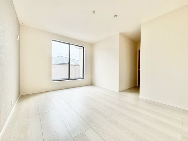 リーブルガーデン　瀬戸市松原町三丁目　全2棟の洋室|陽当りの良い洋室は、お子様の勉強部屋や家族の寝室としても使える、暮らしに合わせて活用できる空間です。									
									