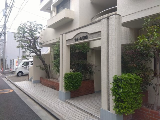 ラポール白山のエントランス