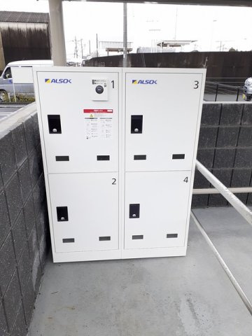ベル　コラージュ　桜のエントランス|宅配BOX付で荷物の受取に便利です★