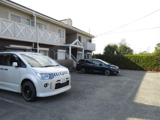 フレグランス志染の駐車場