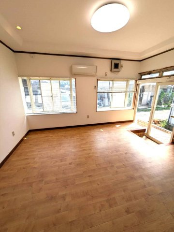 平賀戸建の洋室|１階洋室