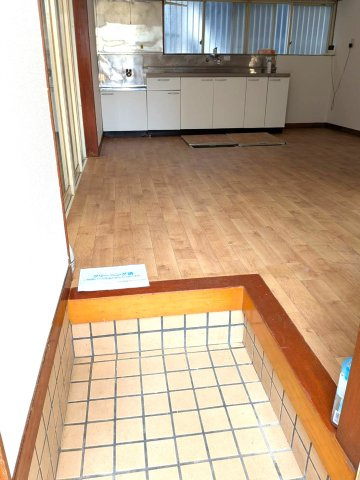 平賀戸建の玄関