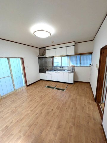 平賀戸建のキッチン