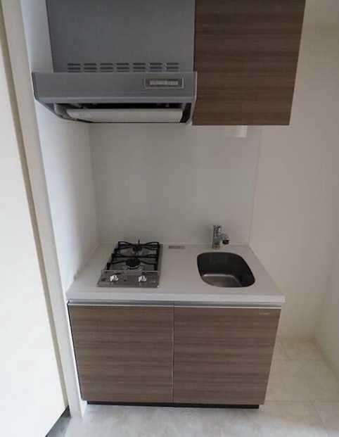 レジディア三軒茶屋Ⅲ　１Fコンビニ　陽当たり良好　礼金０のキッチン