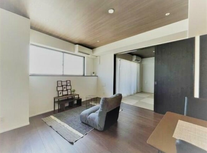 新宿区市谷甲良町の賃貸マンションの居間・リビング