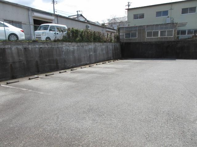 JAメゾンしばまちB棟の駐車場