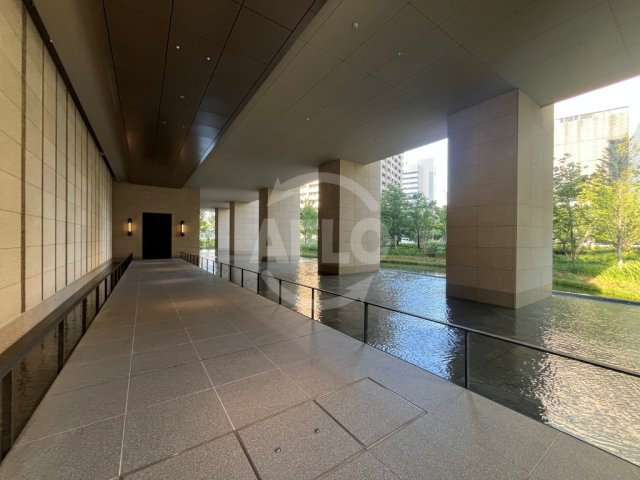 グラングリーン大阪THE NORTH RESIDENCE　扇町小学校のエントランス|エントランス
