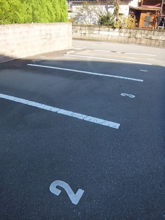 シェルメールの駐車場