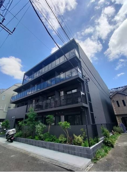 Log登戸station sideの外観