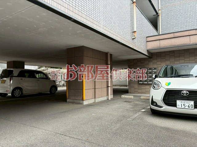 センタービレッジ本町の駐車場|車をお持ちの方に嬉しい駐車場付きの物件です