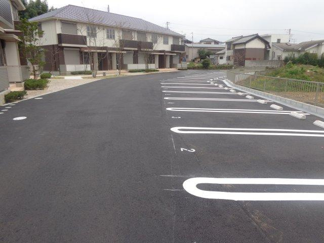カーサレジオKAZU棟の駐車場