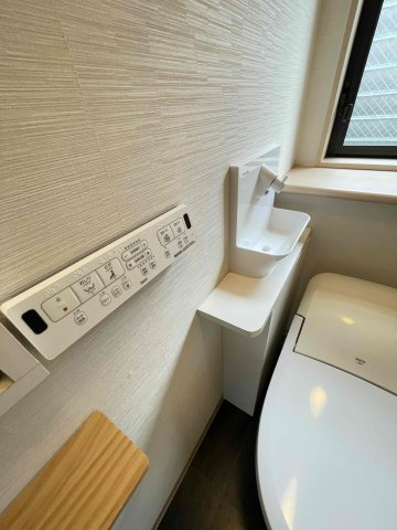 港区西麻布２丁目中古戸建のトイレ
