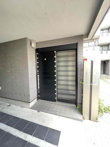 港区西麻布２丁目中古戸建の玄関