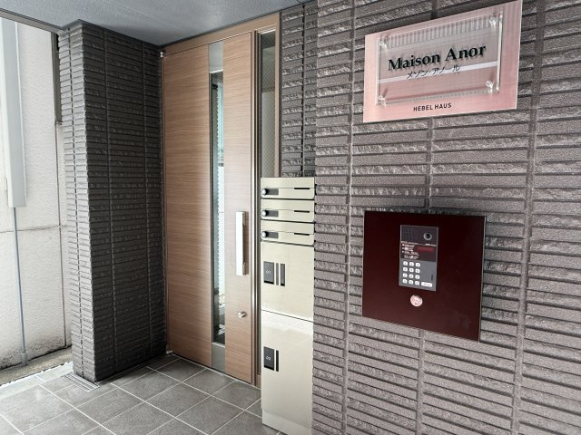 メゾンアノールのエントランス
