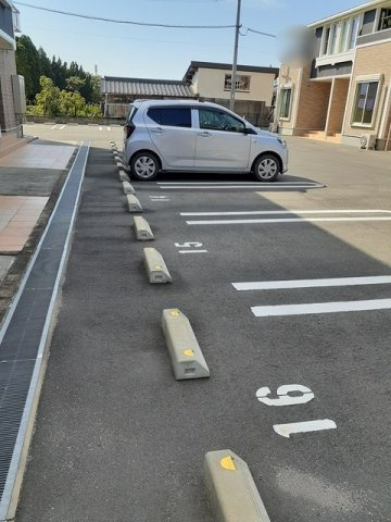 リーベンスグランデ吉井Ⅰの駐車場|駐車スペースもあります☆