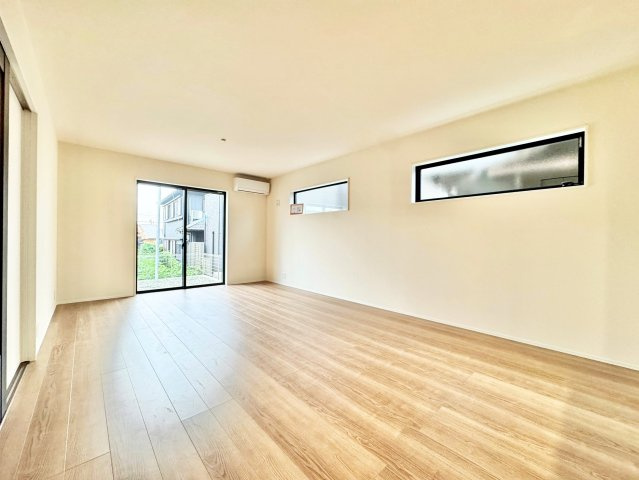 リーブルガーデン　瀬戸市今林町　全3棟の洋室|家族が自然と集まる広々としたリビング。お子様の成長を見守りながら過ごせます。									
									